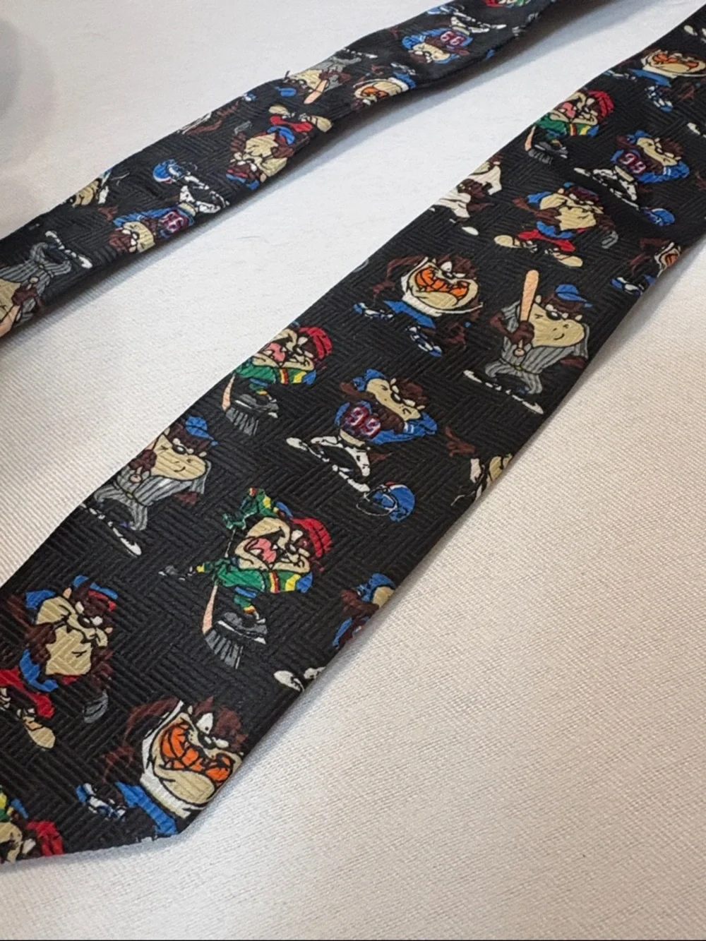 Vintage 90s CHILD size Looney Tunes tie